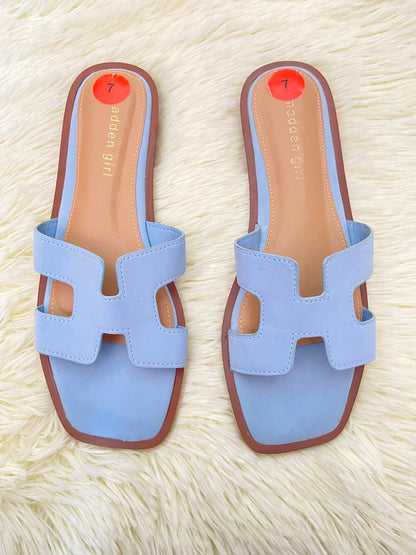 Sandalias MADDEN GIRL original, azul claro con marron, estilo clásico.
