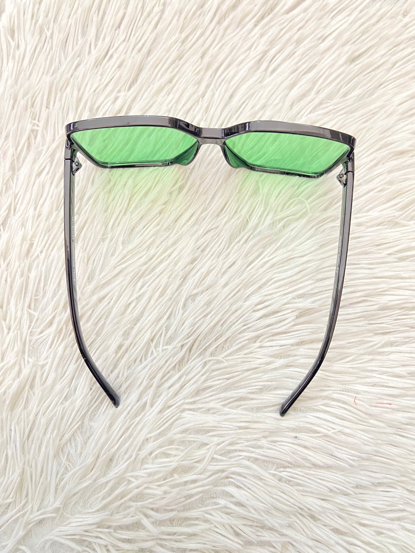 Lentes Fashion Nova original negro con micas verdes.