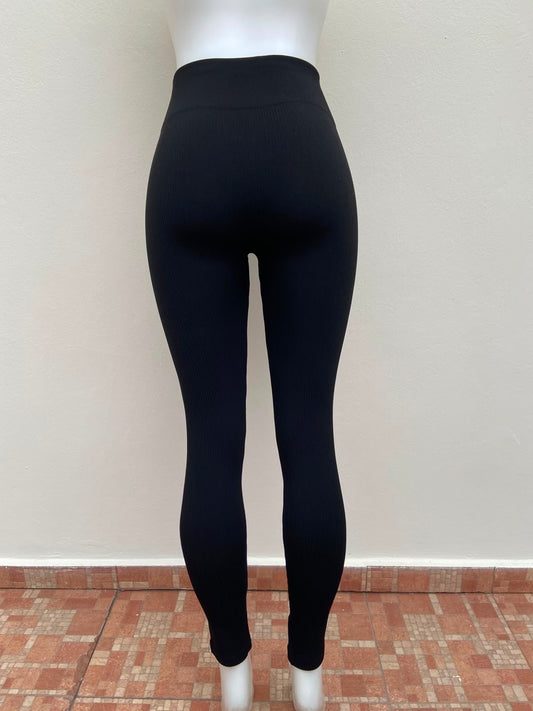 Legging negra lisa con pretina alta