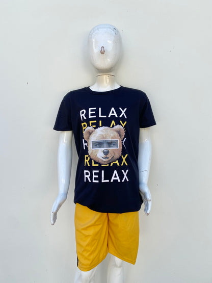 Conjunto, negro con amarillo y letras RELAX en blanco y amarillo y oso.