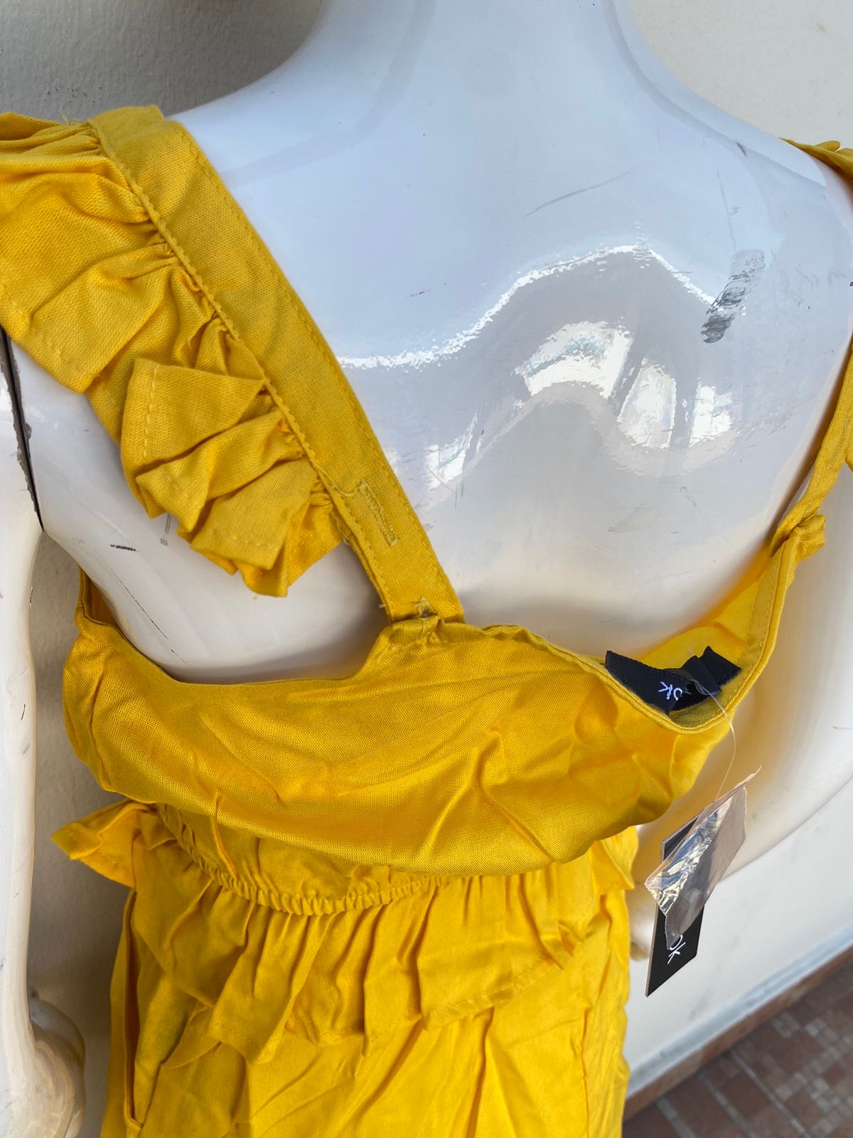 Conjunto  New Look Original, falda y top en color amarillo mostaza.
