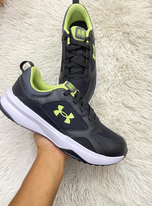 Tenis Under Armour original negro con detalles en color verde Neón.