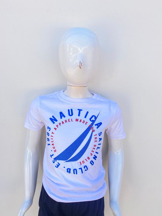 T-shirt Nautica original blanco con letras NAUTICA y logotipo en azul.