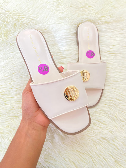 Sandalias TOMMY HILFIGER original, crema con placa TH en dorado.