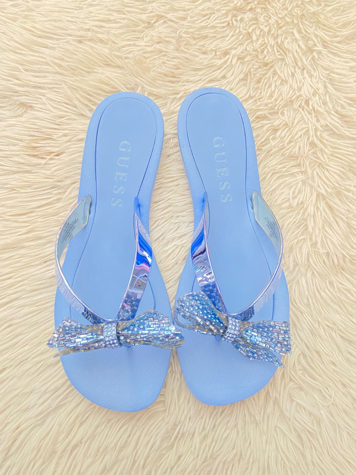 Sandalias GUESS original azul claro con moños en  brillos.