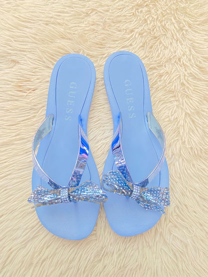 Sandalias GUESS original azul claro con moños en  brillos.