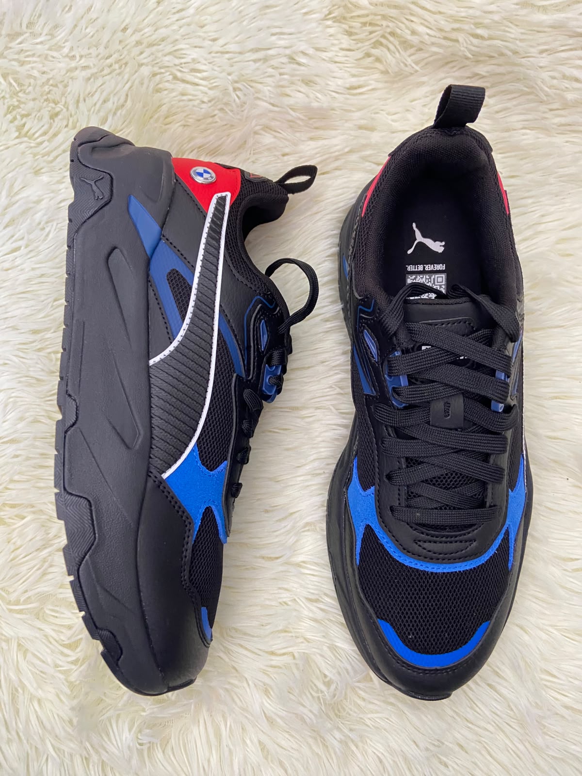 Tenis PUMA X BMW MOTORSPORT original, negro con azul y detalles en color rojo.