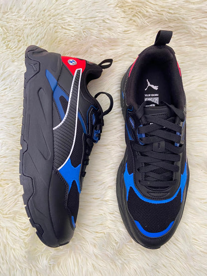 Tenis PUMA X BMW MOTORSPORT original, negro con azul y detalles en color rojo.