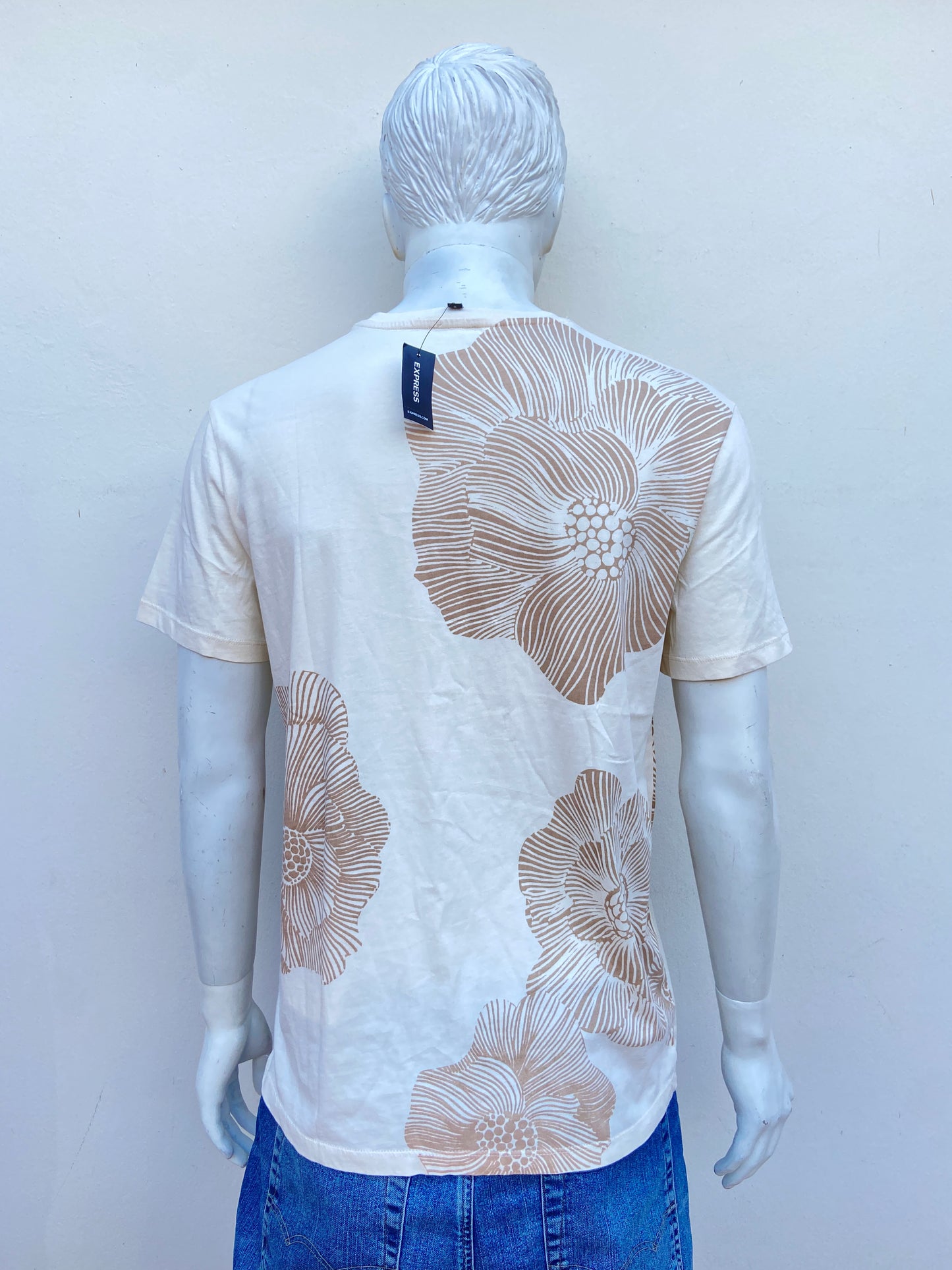 T-shirt Express original crema con estampado de flores.