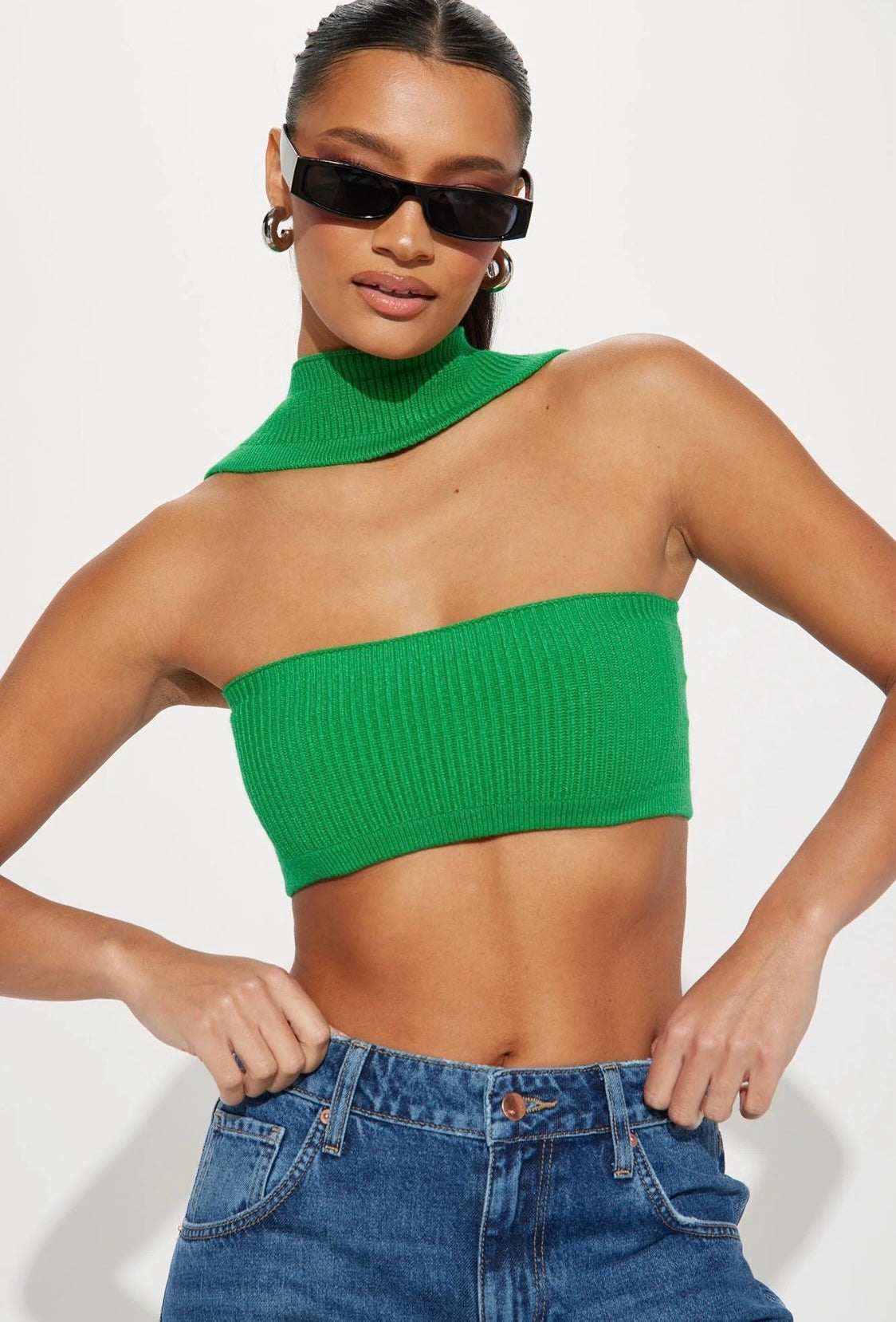 Top Fashion Nova Original, Kellygreen , con choker, color verde.