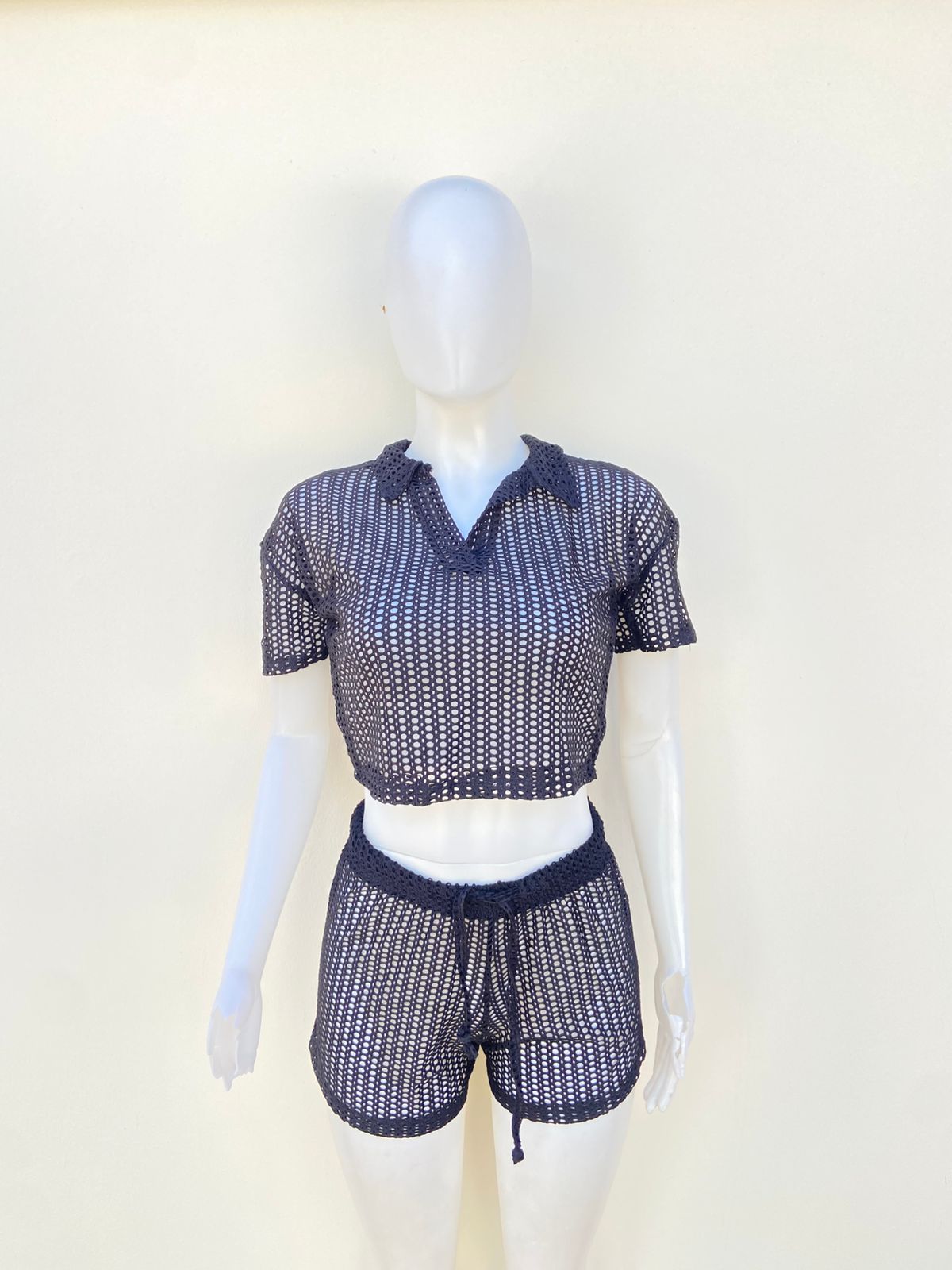 Conjunto/ Cover Up, negro con hoyitos/ estilo malla  y tela de crochet.