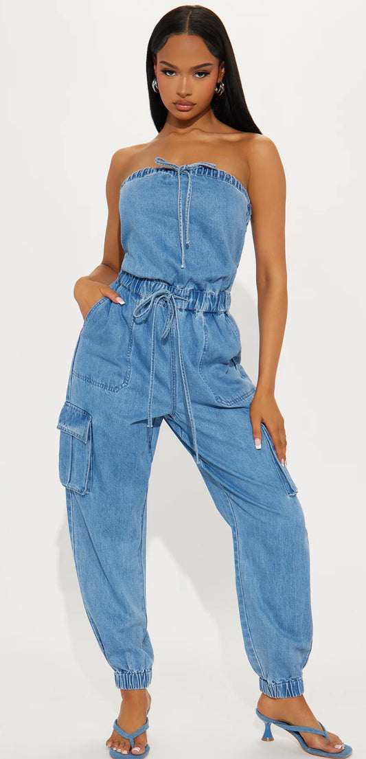 Enterizo/ Jumpsuit, azul claro Jean con lazos ajustables, strapless.