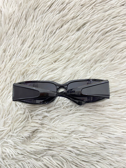 Lentes, diseñados con protección UV 100-400 para proteger tu visión. Negro pequeños con micas transparente.