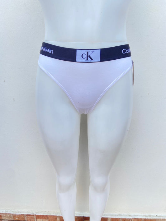 Panti Calvin Klein original, blanco con elástico negro y cK en blanco.