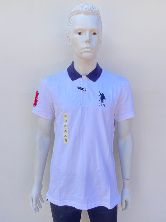 Poloche U.S POLO ASSN Original, color blanco con cuello azul marino y el logotipo de la marca arriba