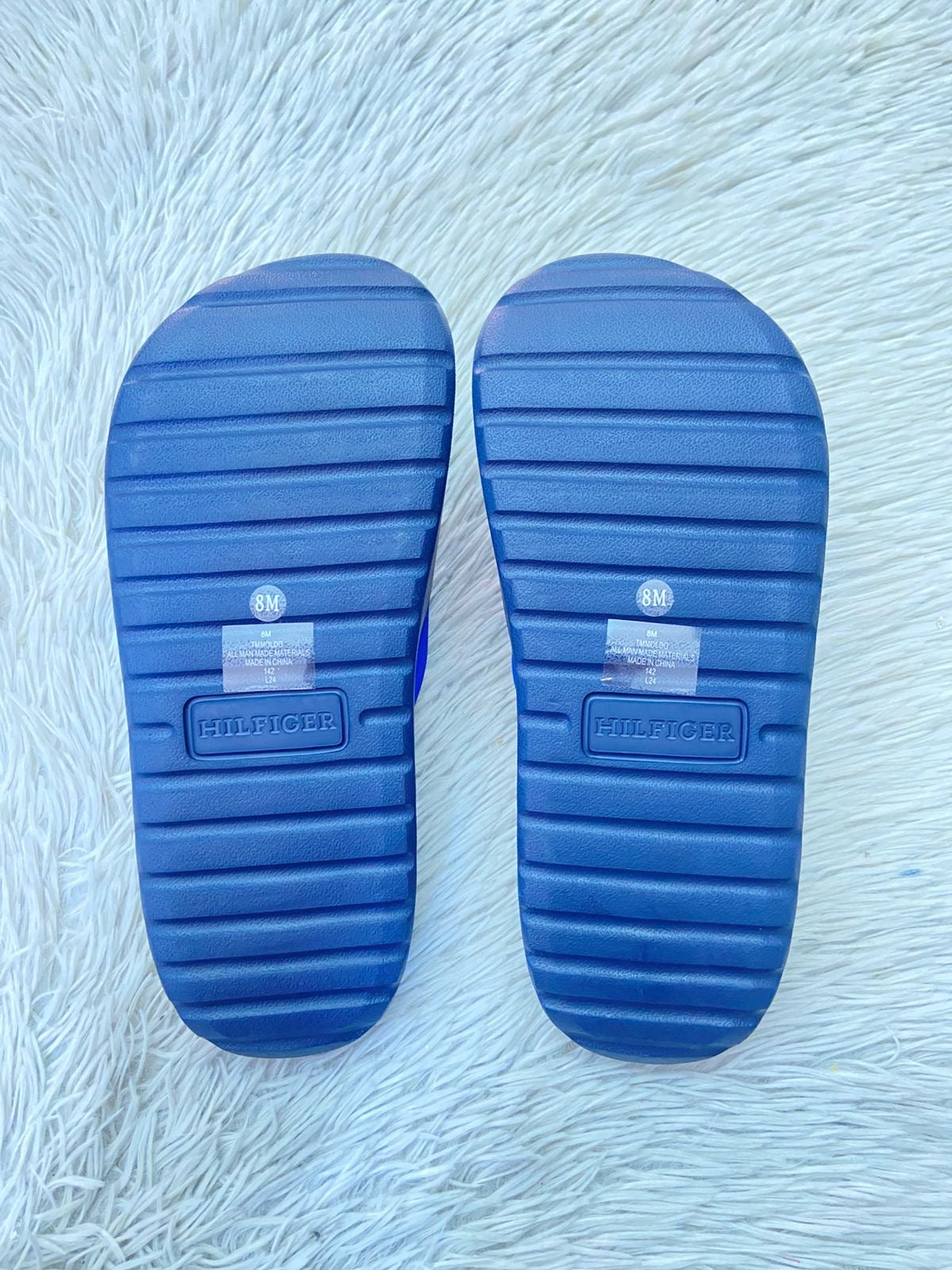 Sandalias TOMMY HILFIGER original, azul marino  y letras HILFIGER.