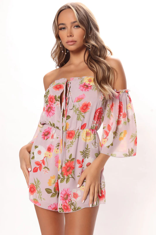 Enterizo color rosado con varias rosas.