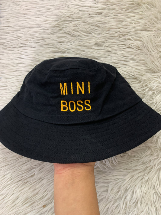 Gorro negro con logotipo MINI BOSS en color dorado