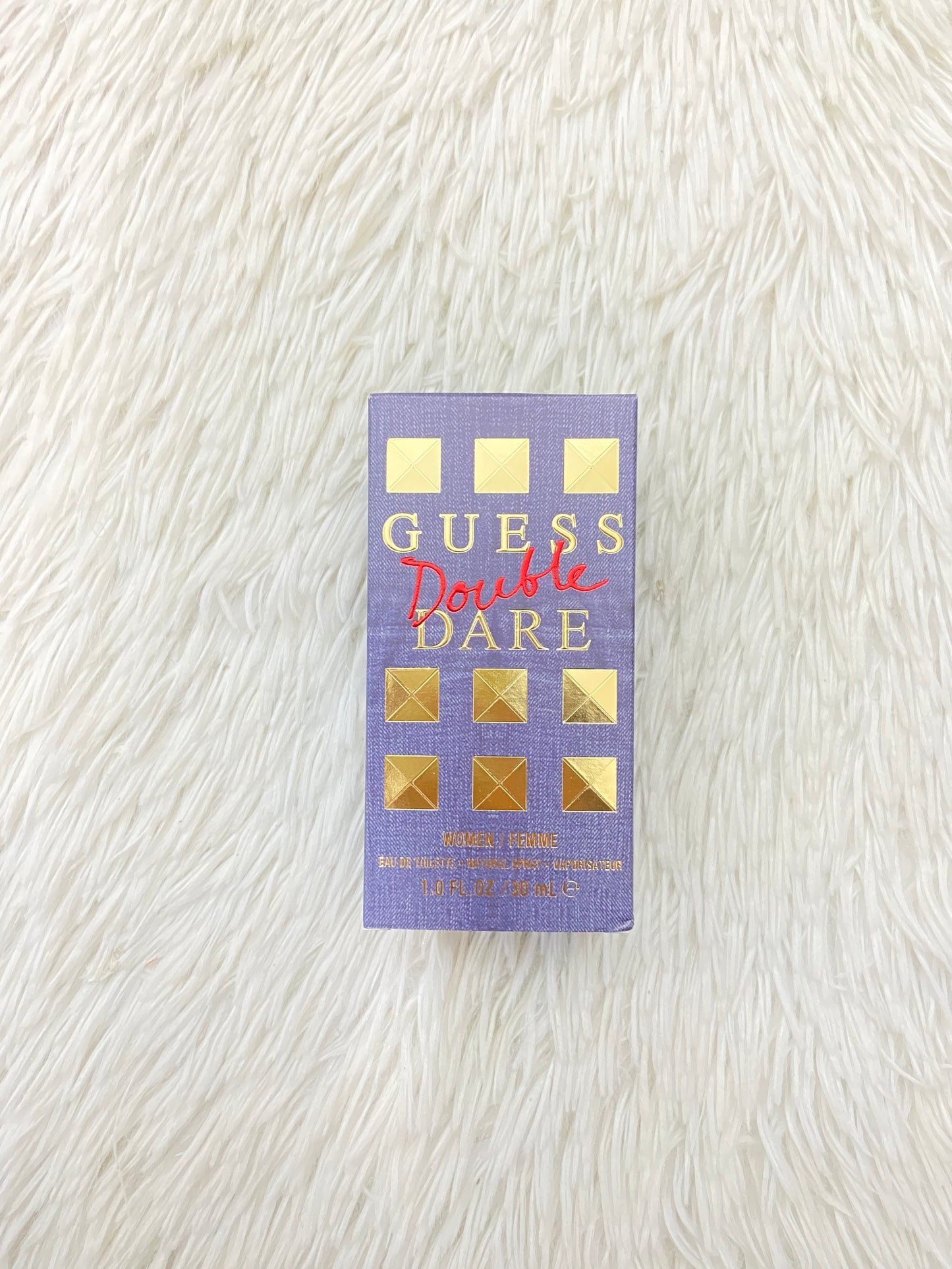 Perfume Guess Original Double Dare, Azul marino con cadena dorada.