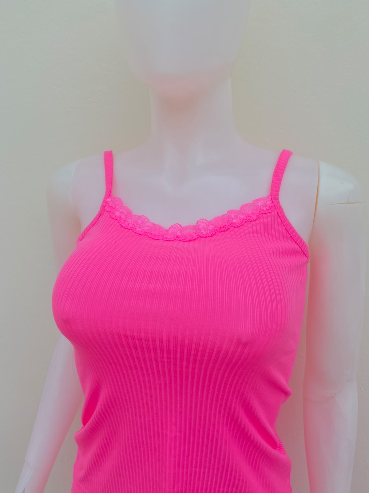 Conjunto en color rosado liso, franela y legging.