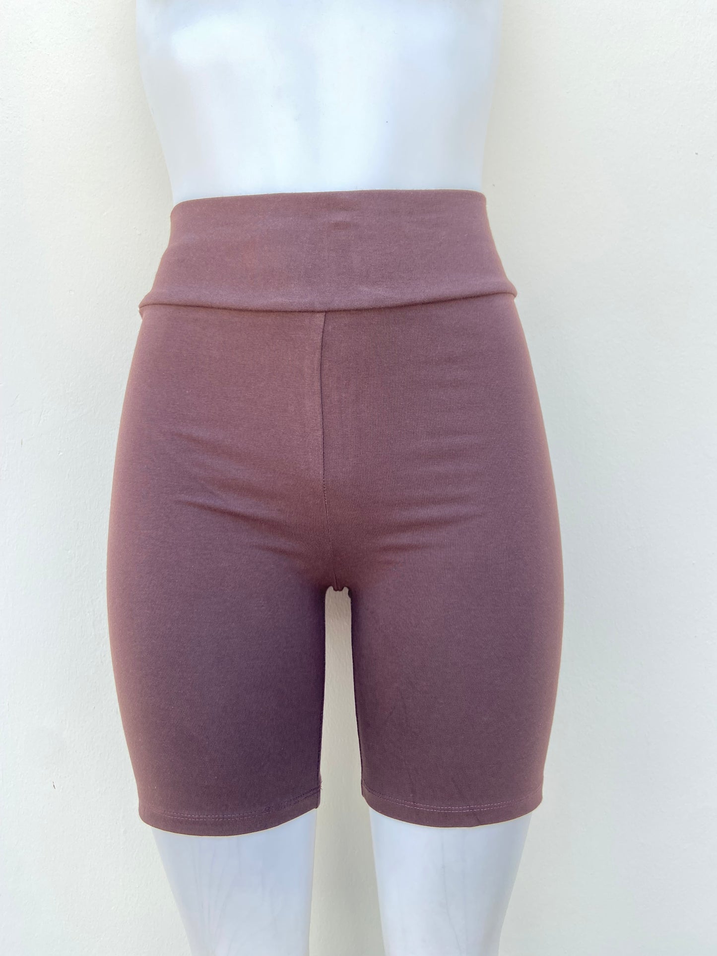 Legging marron/chocolate lisa con pretina alta.