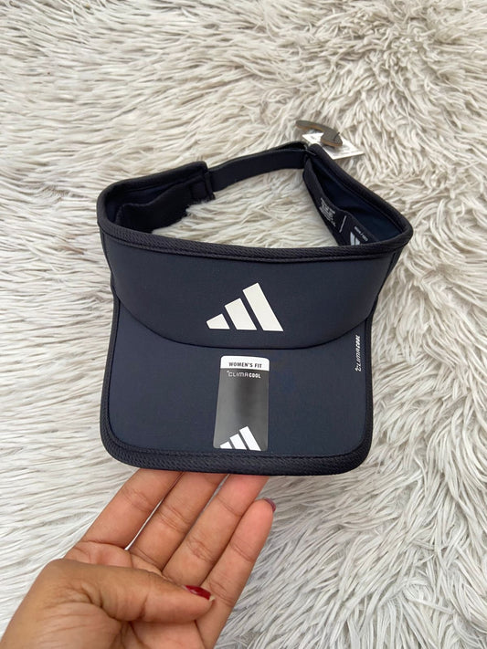 Visera/ Gorra ADIDAS original negra, con logotipo de la marca en blanco en frente.