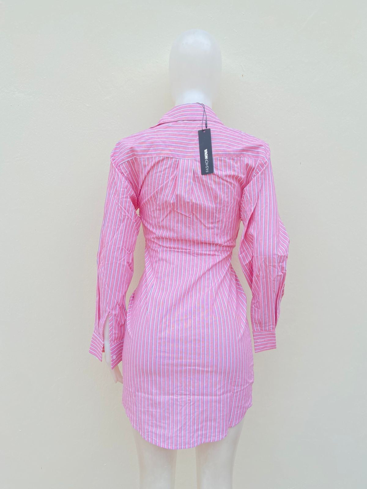 Vestido, rosado con rayas en color blanco, manga larga