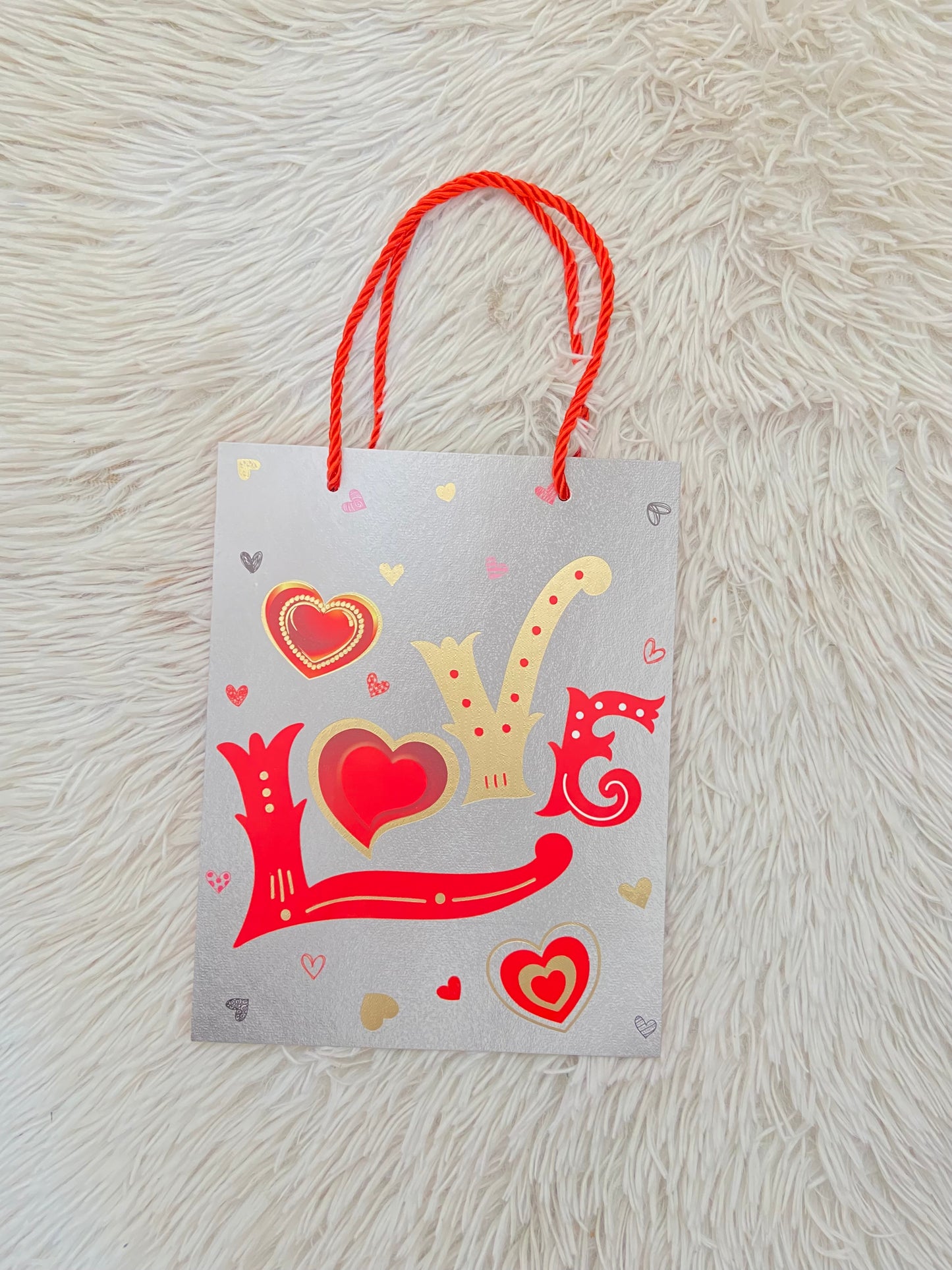 Shopping,plateado con letras LOVE en rojo, PEQUEÑO.