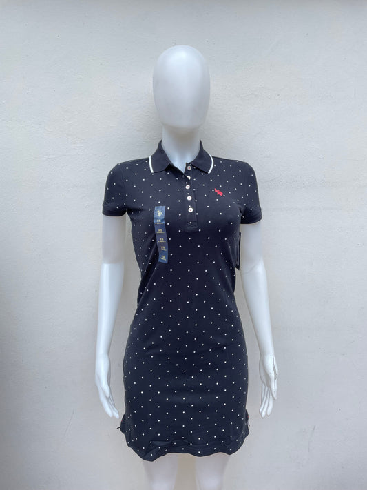 Vestido U.S polo original negro, con estampado de bolitas en color blanco y logotipo de la marca rojo.