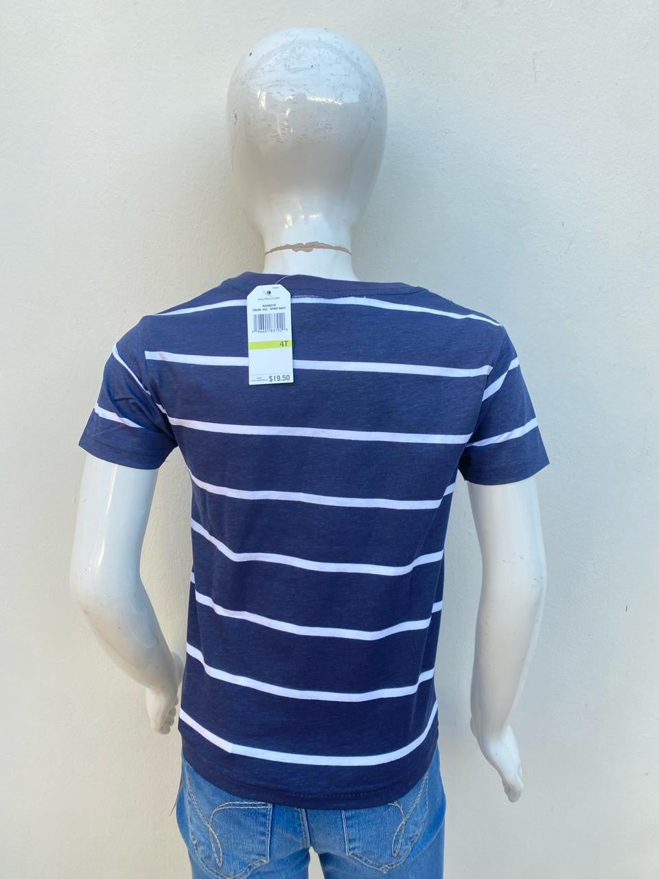 T-shirt Nautica original, azul oscuro con rayas blancas y logotipo de la marca al lado.