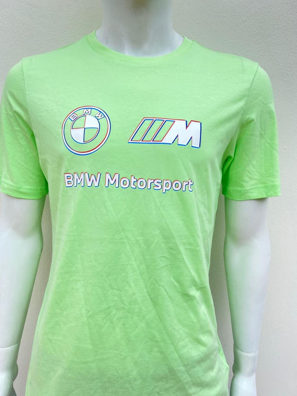 T- Shirt Puma original verde claro con logo(BMW Motorsport) letras blancas con azul y rojo.