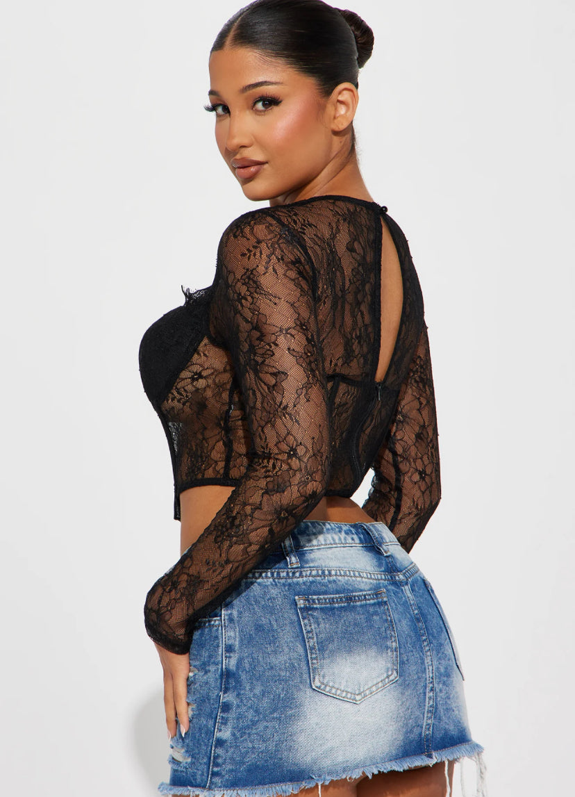 Top Fashion Nova original negro en encaje, estilo corset.