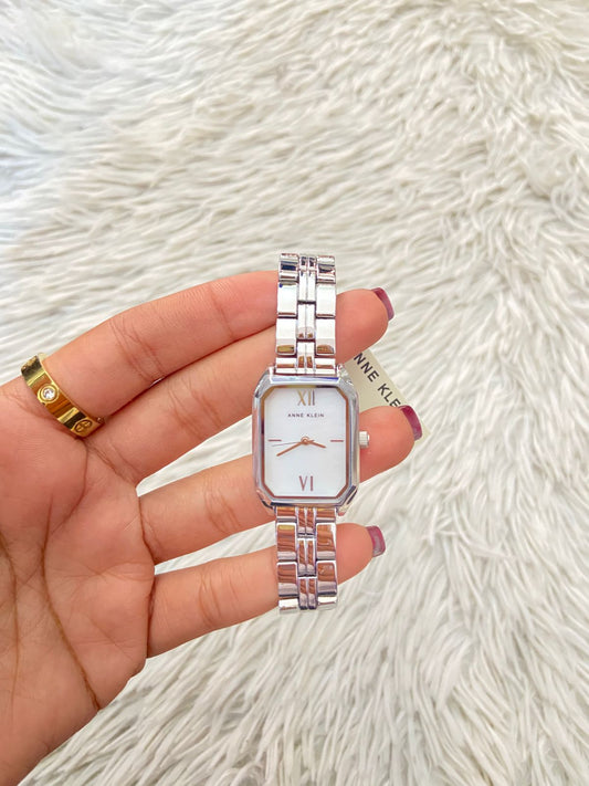 Reloj ANNE KLEIN original plateado con números romanos