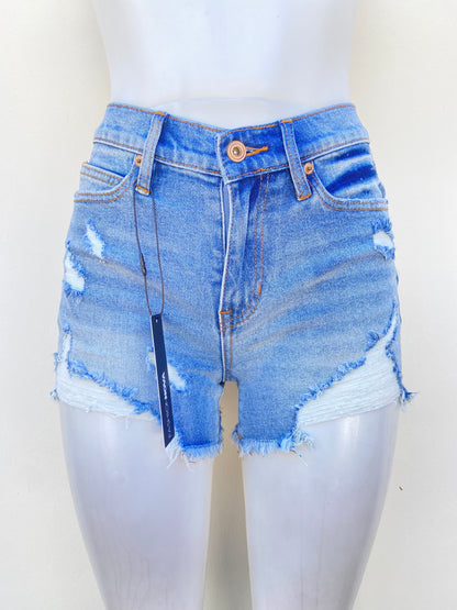 Short Jean, azul claro con rasgados y costura en hilo marrón.