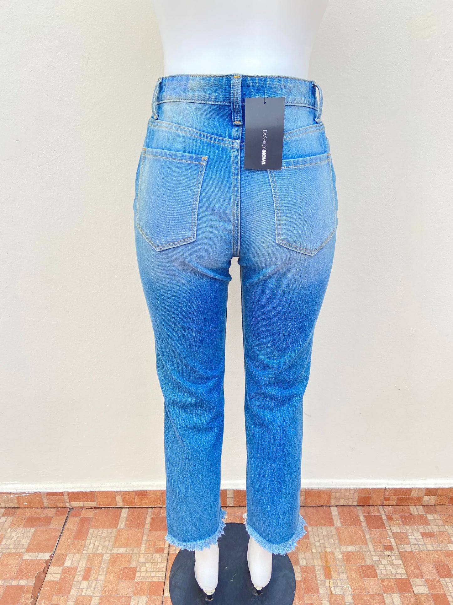 Pantalón jeans Fashion Nova original color azul con rasgados