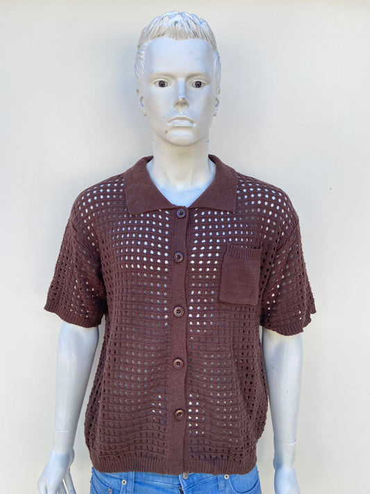 Polocher/Camisa, marron en tela crochet y hoyitos.
