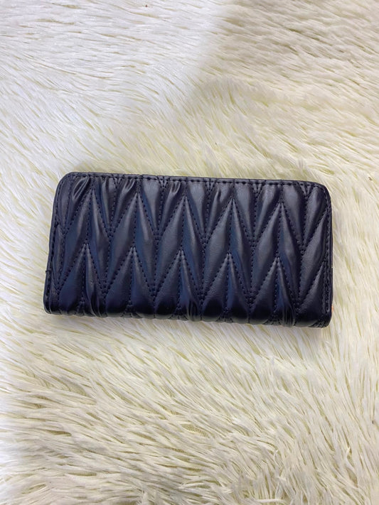 Monedero, negro con diseños de Zic Zac y zipper en dorado.