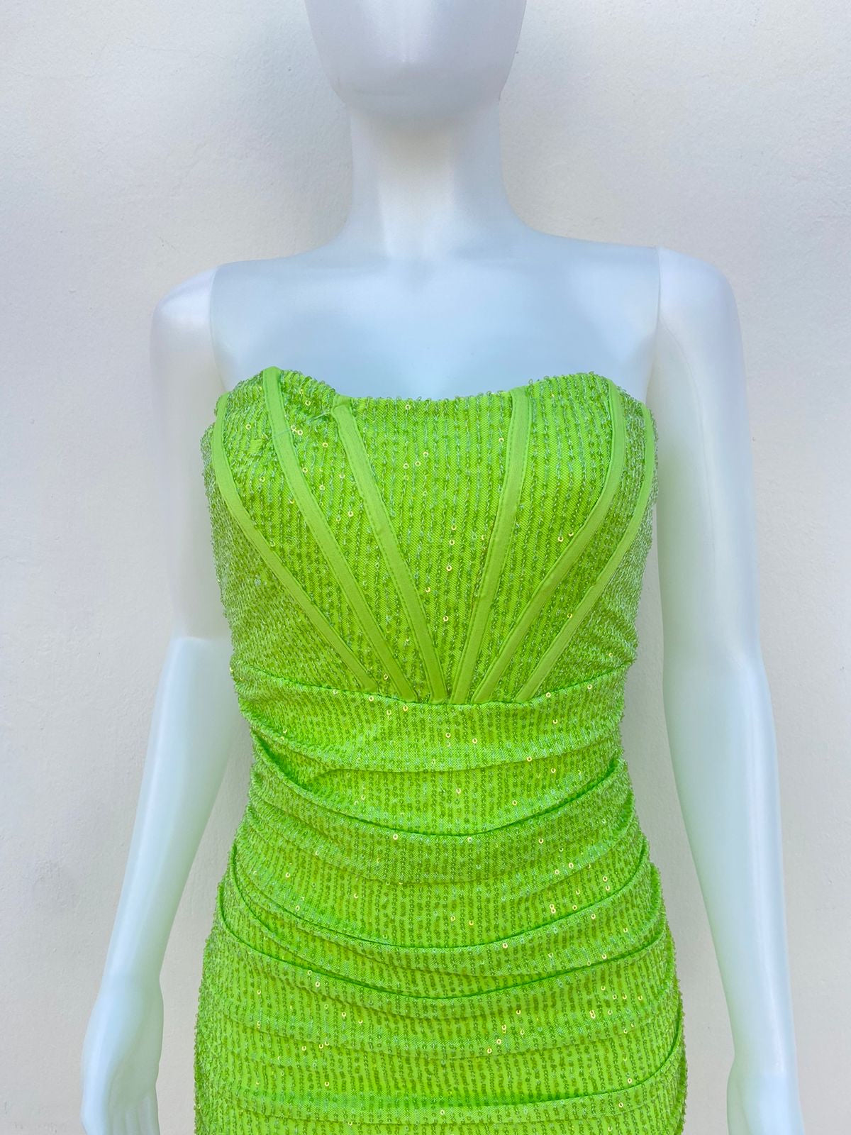 Vestido FASHION NOVA original, esstraple estilo corset verde con lentejuelas.