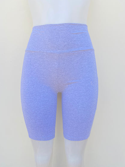 Legging AMBIANCE original, color gris lisa con bolsillos en los lados.