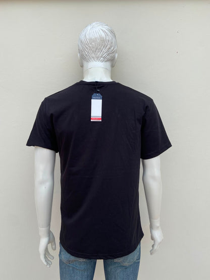 T-shirt NAUTICA original, negro con letras NAUTICA en color blanco y algunas banderas.