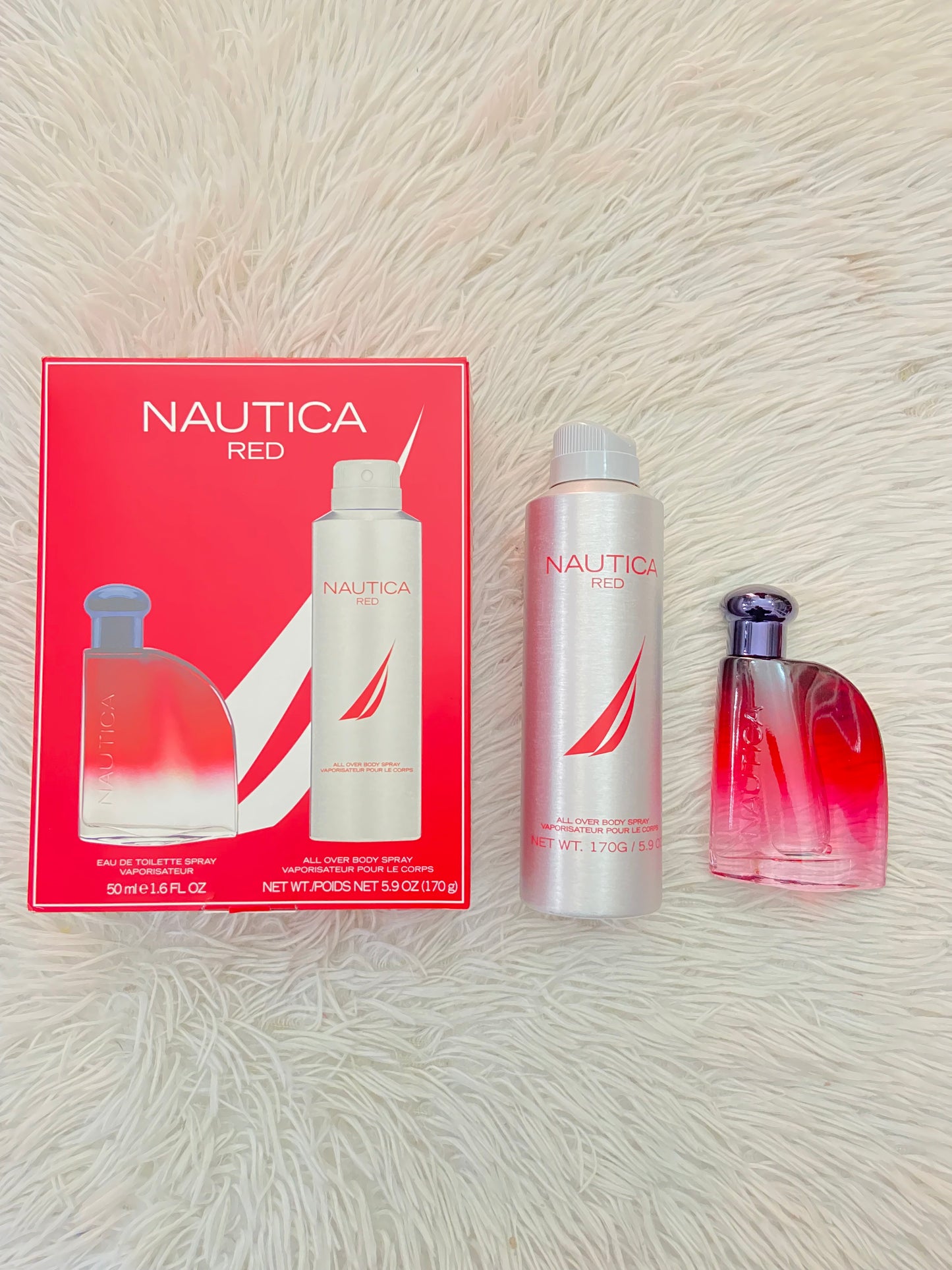 Set NAUTICA RED original, con desodorante y perfume en color rojo y plateado.