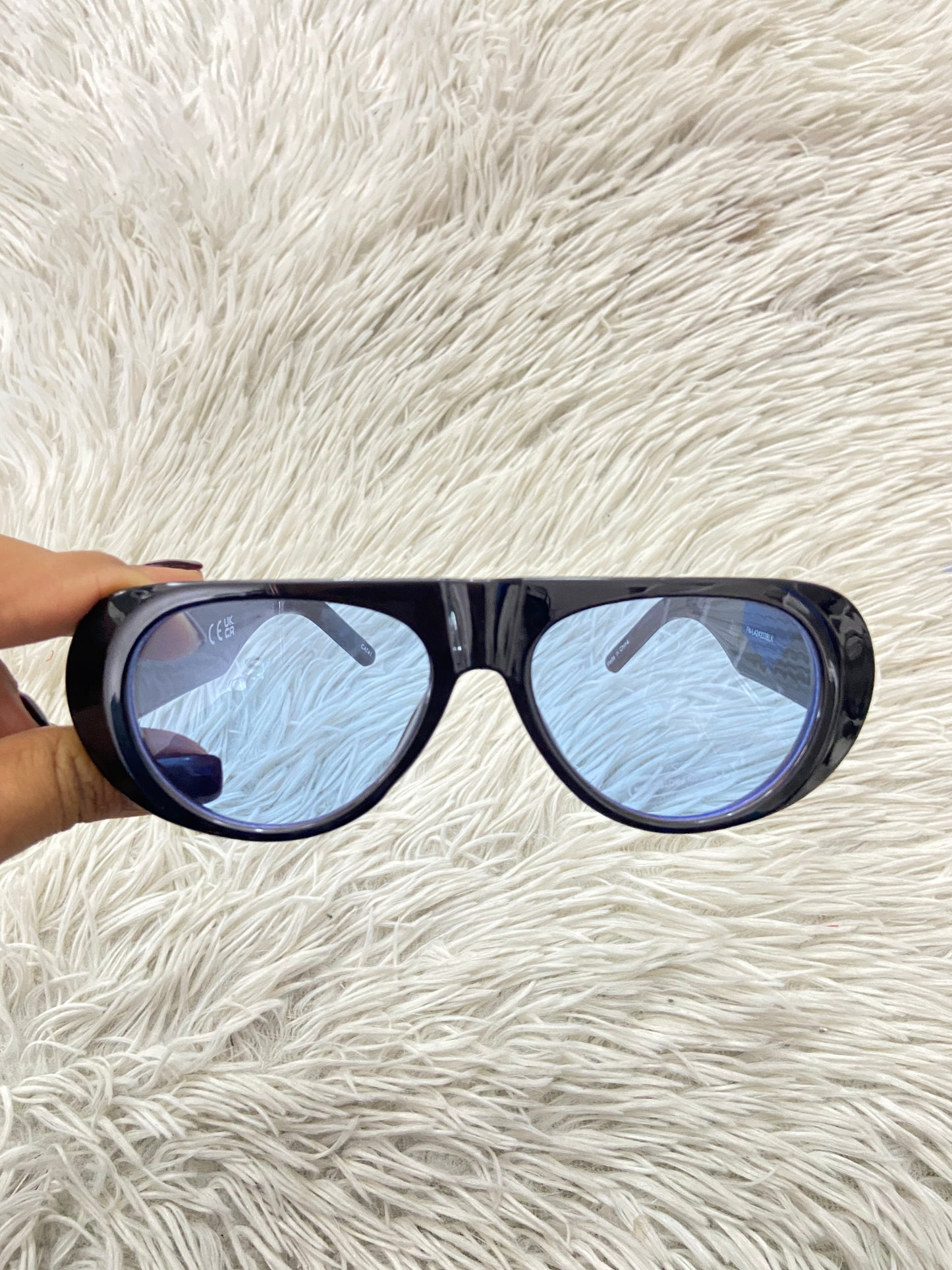 Lentes, negro con micas azules transparente.