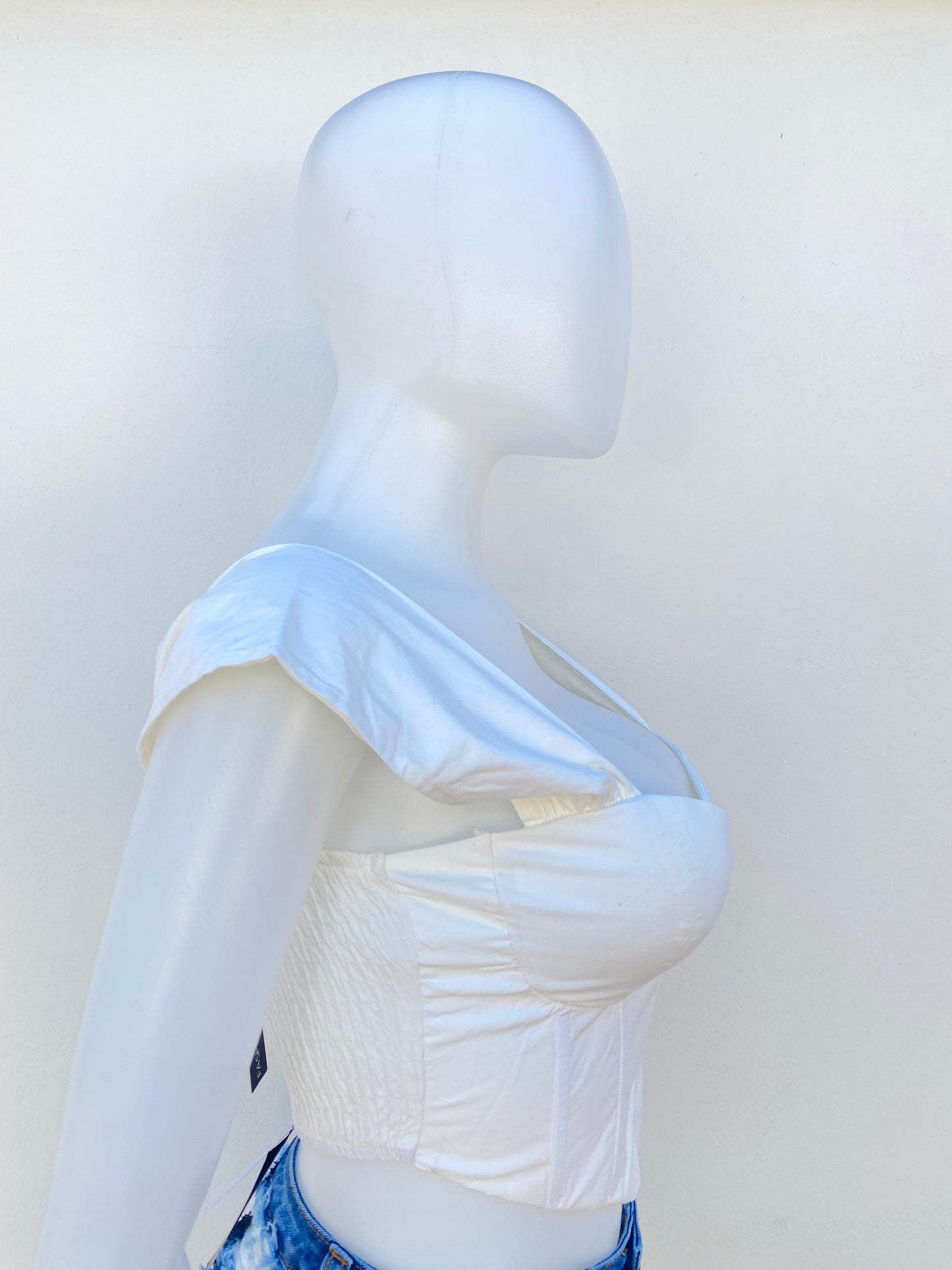 Top/ corset Fashion Nova original, blanco.