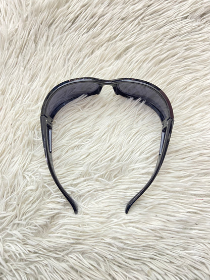 Lentes, diseñados con protección UV 100-400 para proteger tu visión. Negro pequeños con micas transparente.