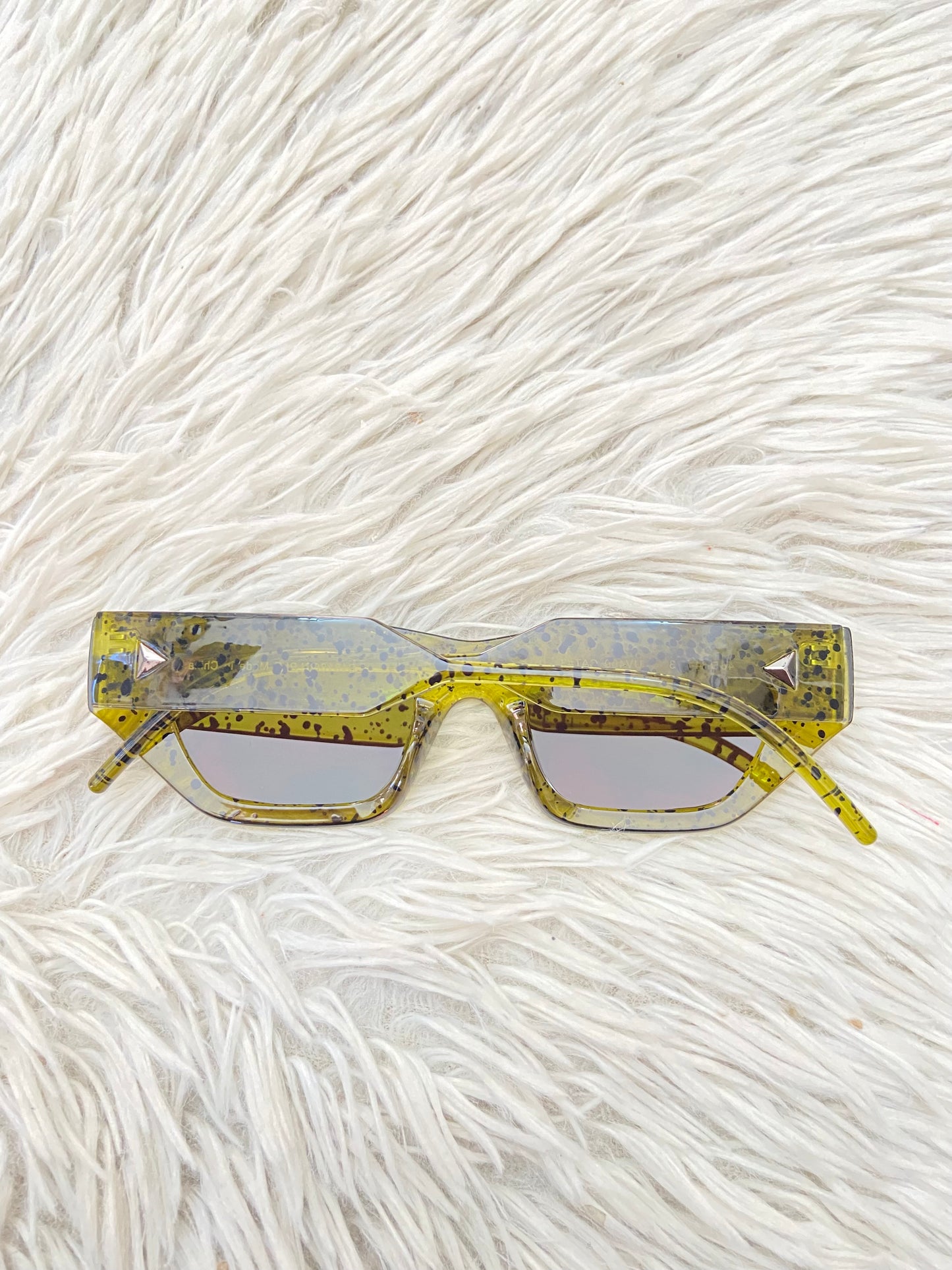 Lentes, verde/amarillo con estampado de animal print y micas marrones.