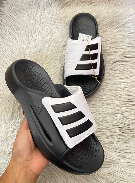 Sandalias ADIDAS original, negra con blanco y logotipo de la marca en frente, ajustables.