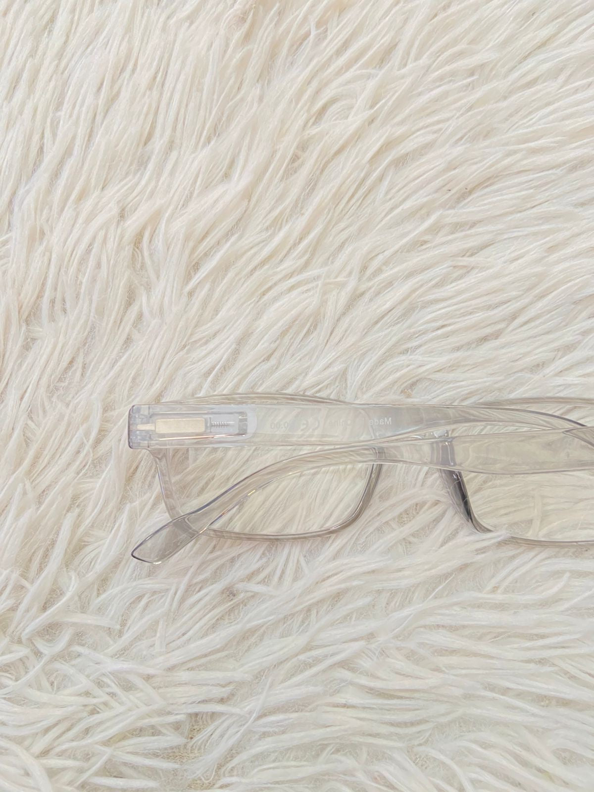 Lentes transparentes con micas claras. pequeño