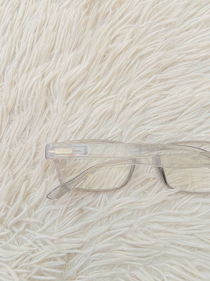 Lentes diseñados con protección UV 100-400 para proteger tu visión. Transparentes con micas claras. pequeño