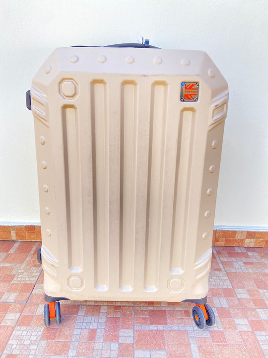 Maleta BRITBAG original color crema lisa con letras de la marca en la parte trasera, MEDIANA.