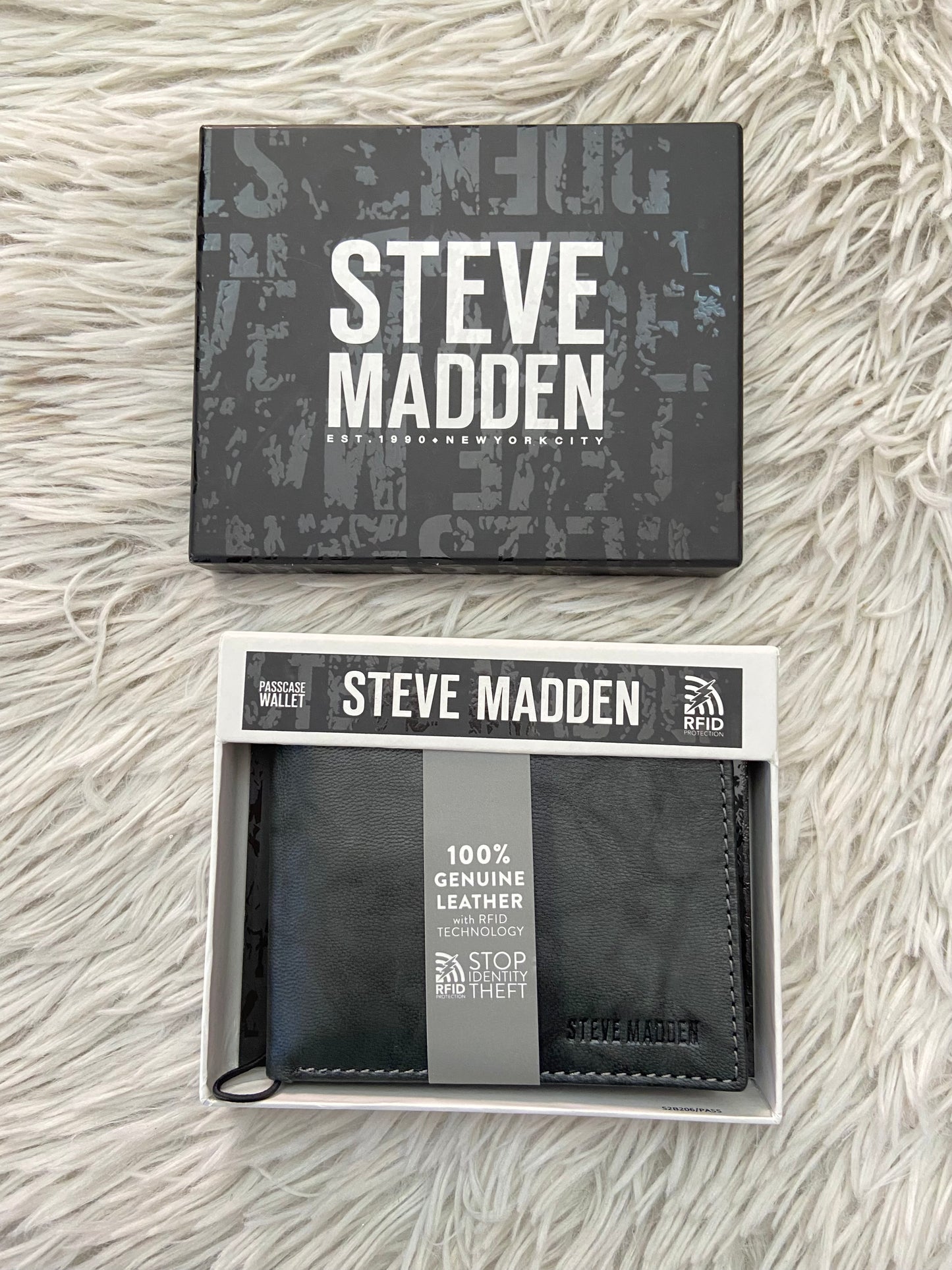 Billetera/ Cartera STEVE MADDEN original, negra vintage , con varios compartimentos y protección RFID ( protección contra robos electrónicos).